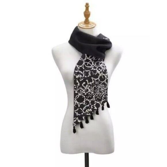 Demdaco Black and White Pull Through Scarf Super Soft Abstract Design NWT - Picture 1 of 5